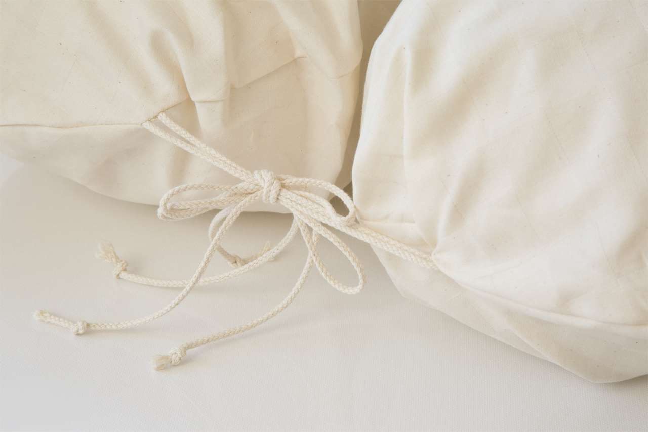 purenature Side sleeper pillow - nursing pillow: With organic cover & kapok filling im Angebot