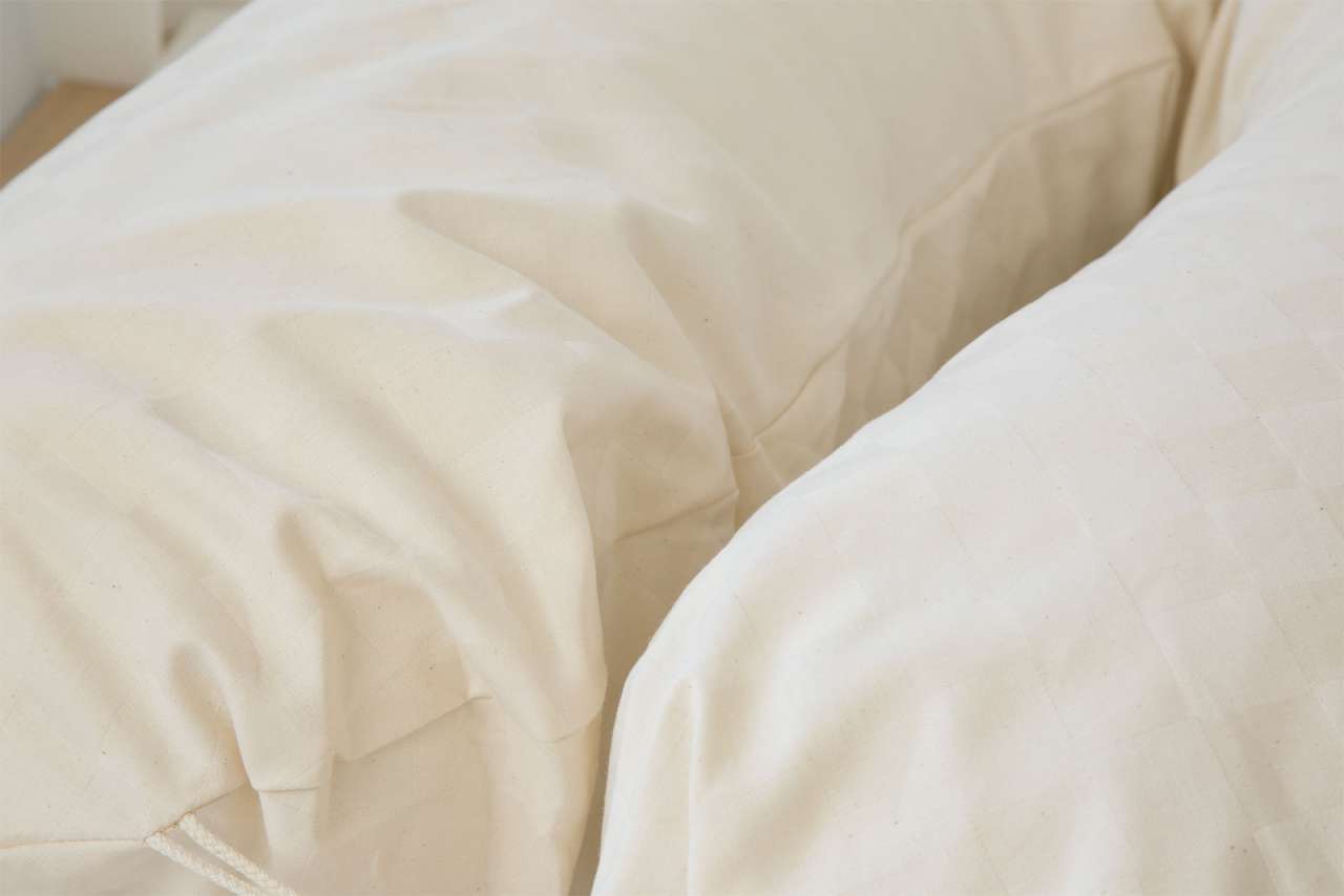 purenature Side sleeper pillow - nursing pillow: With organic cover & kapok filling im Angebot