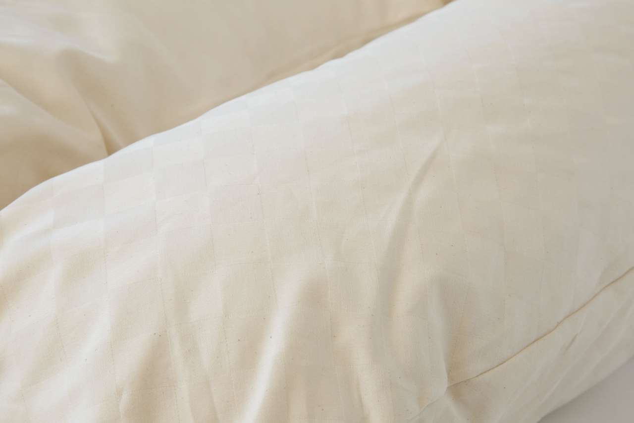 purenature Side sleeper pillow - nursing pillow: With organic cover & kapok filling im Angebot