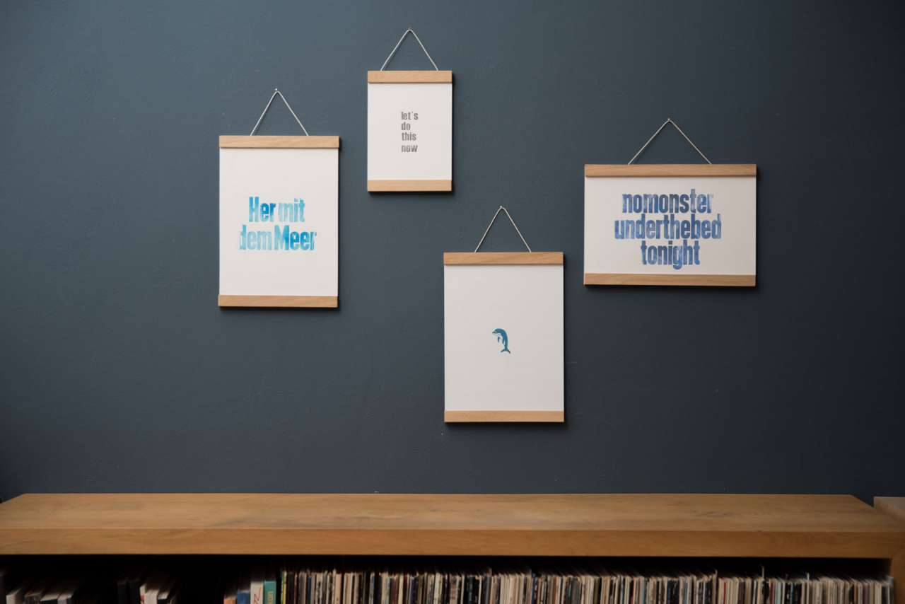 side-by-side Side by Side - Magnetic Poster Strip Light Oak - for DIN A4 Formats Große Rabatte