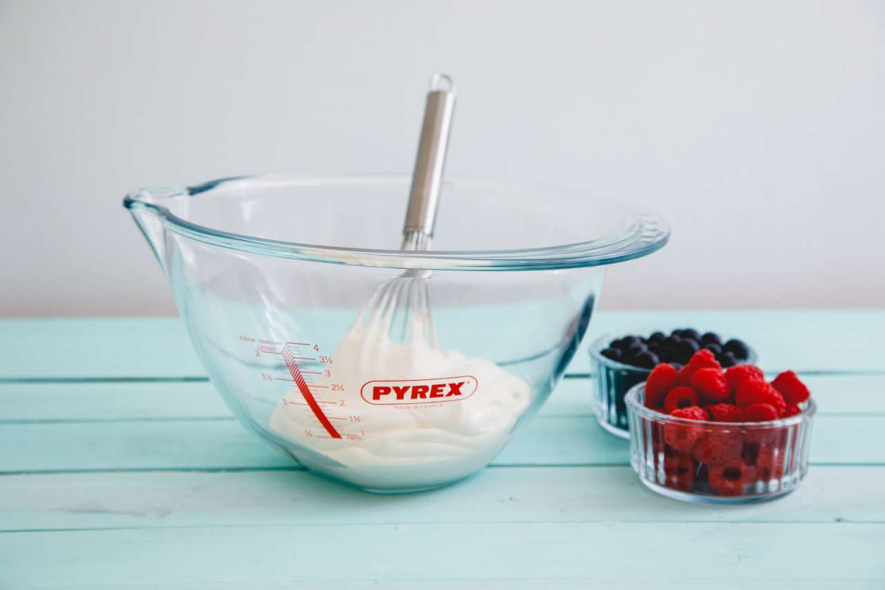 pyrex Pyrex bowl made of thick-walled borosilicate glass with wide spout & handle Vierteljährliche Förderung
