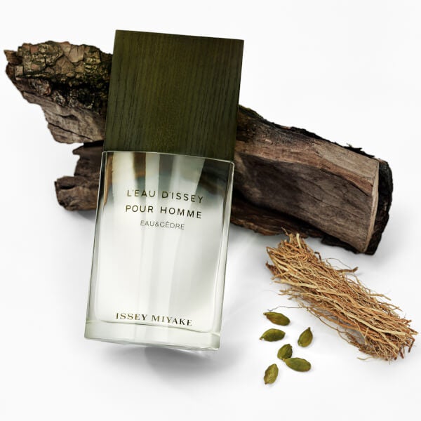 Issey Miyake L'Eau D'Issey Eau and Cèdre Eau de Toilette Intense 50ml Auslauf