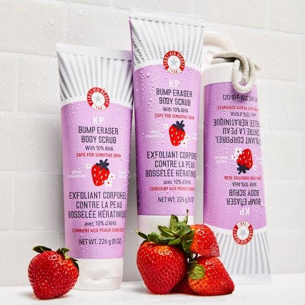 First Aid Beauty KP Bump Eraser Fresh Strawberry Body Scrub with 10% AHA 226g im Angebot