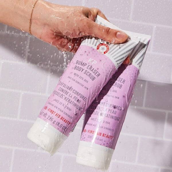 First Aid Beauty KP Bump Eraser Body Scrub with 10% AHA 283.5g Schlussverkauf