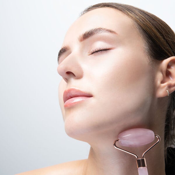 brushworks HD Rose Quartz Resin Roller & Gua Sha Letzter Tag