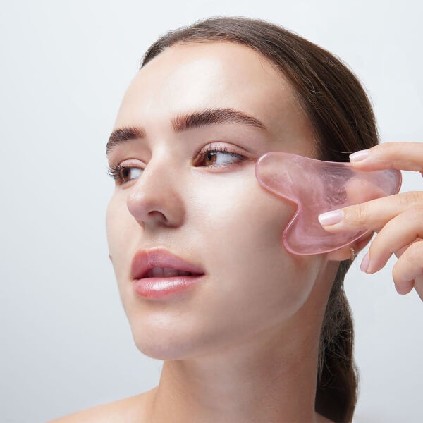 brushworks HD Rose Quartz Resin Roller & Gua Sha Letzter Tag
