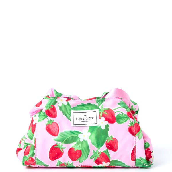 The Flat Lay Co. Drawstring Makeup Bag - Summer Strawberries Black Friday Preise