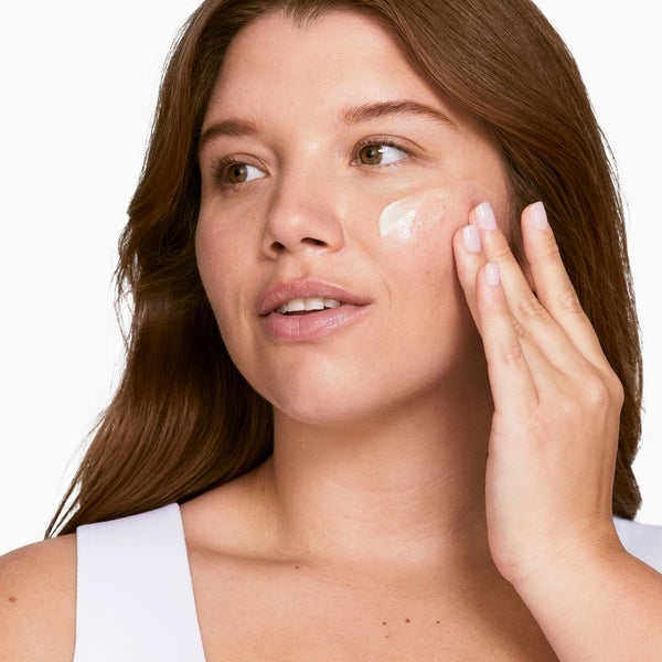 Clinique Dramatically Different Feuchtigkeitslotion+ 125ml mit Pumpspender 50% Rabatt für begrenzte Zeit