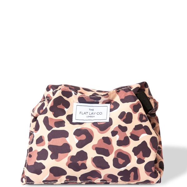 The Flat Lay Co. Drawstring Bag - Leopard Print Sonderangebot der Fabrik