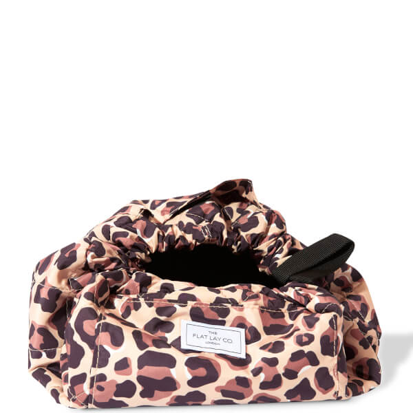 The Flat Lay Co. Drawstring Bag - Leopard Print Sonderangebot der Fabrik