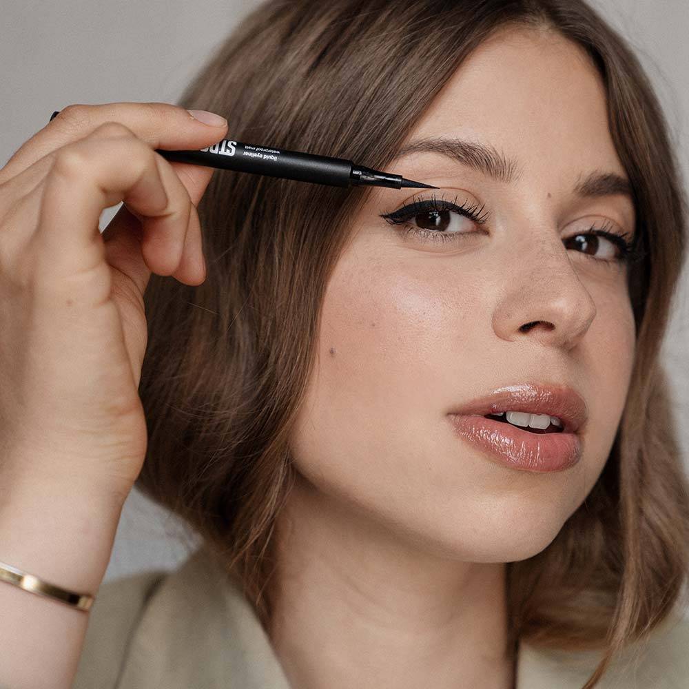 Strong Cosmetics Eyeliner Pen im Angebot